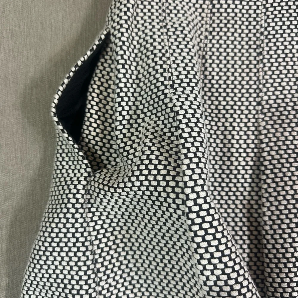 White House Black Market Black and Cream with Pockets Size 2 - Picture 8 of 10